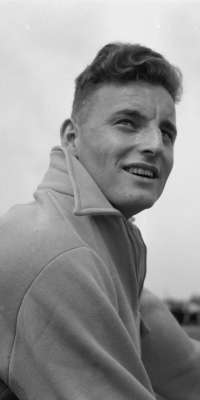 Theo Saat, Dutch sprinter., dies at age 87